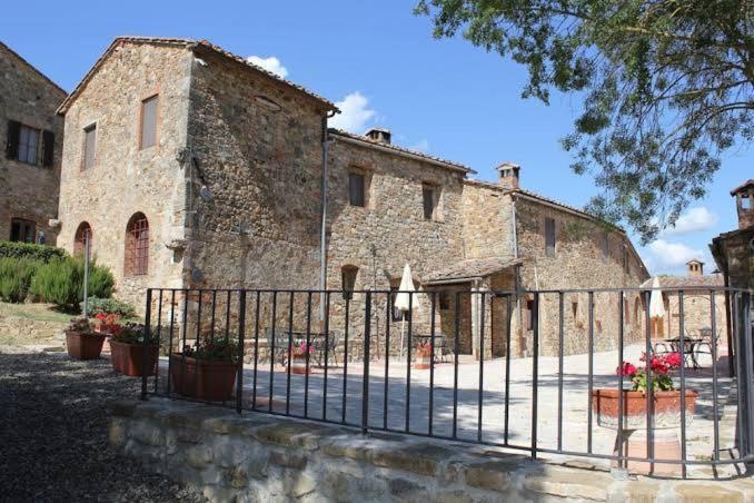 Agriturismo Il Torrione Lecchi ภายนอก รูปภาพ